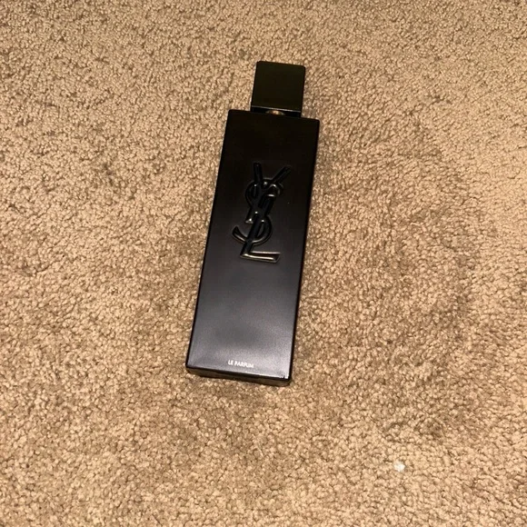 Yves Saint Laurent Black MYSLF Le Parfum - Picture 3 of 4